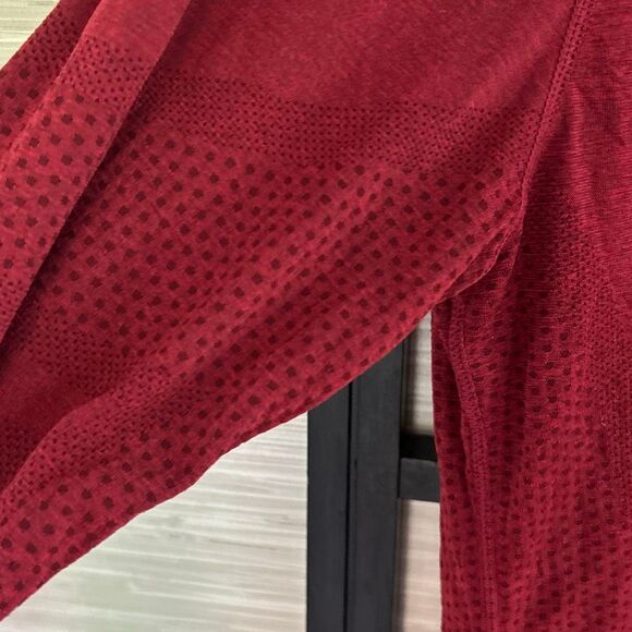FIGS seamless tops long sleeve burgundy red with polkadot detail size L - Picture 3 of 6